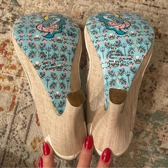 NWOT Irregular Choice Nick of Time Heel in Natural Linen and Gold Brocade - Picture 8 of 9